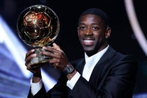 ديمبيلي يتوج بجائزة أفضل لاعب في العالم لعام 2025