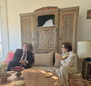 سفير أذربيجان بالجزائر يقوم بزيارة إلى المناضلة الرمز جميلة بوحيرد