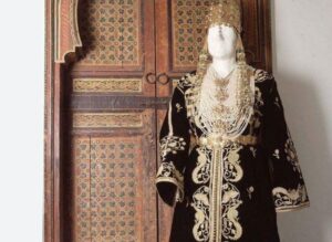 حين يلتقي التراث بسحر رمضان: القفطان الجزائري يتألق