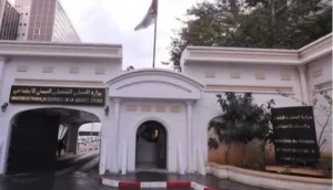 الأربعاء والخميس والجمعة المقبلة عطلة مدفوعة الأجر