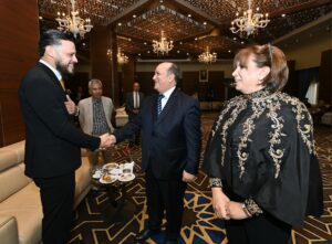 الوزير الأول يشرف على مراسم إحياء اليوم الوطني للفنان