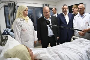 الوزير الأول يتفقد المصابين جراء حرائق جيجل بمستشفى الحروق الكبرى بزرالدة
