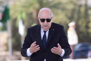رئيس الجمهورية يعزي عائلة الفنان المرحوم “سيد احمد أقومي”